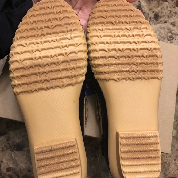 JBU Women’s waterproof shoes, Size 7, Brand new with box, perfect condition - Picture 10 of 13